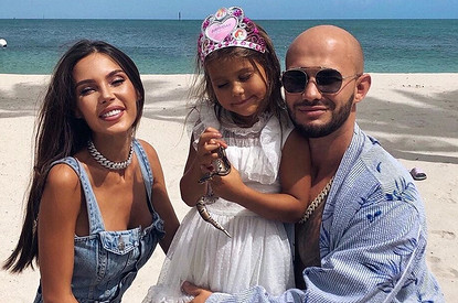 Джиган подарил малолетней дочери питона (видео)