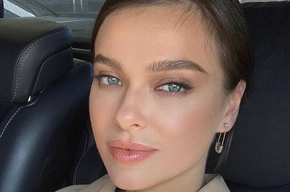 Желтая змея на губах Лены Темниковой смутила ее поклонников