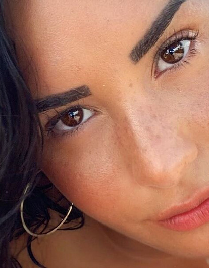 Деми Ловато показала свой целлюлит и восхитила Алиссу Милано