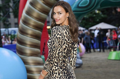 Ирина Шейк снялась обнаженной в рекламе Calvin Klein (видео)