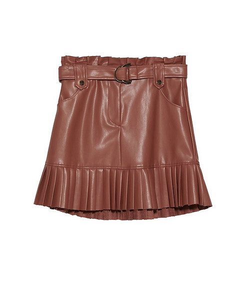 Кожаная мини-юбка Zara с плиссировкой хорошо сочетается с однотонными водолазками и полупрозрачными блузами. Надевай под нее черные капроновые или плотные колготки и грубые ботинки на шну...