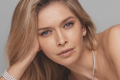 «Когда лень бриться»: Вера Брежнева «отрастила» усы в отпуске