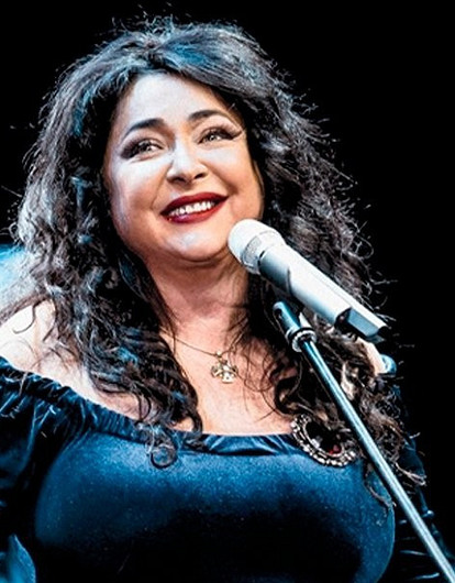 Молодой муж Лолиты скрывал от певицы фиктивный брак