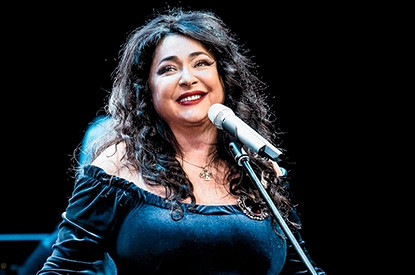 Молодой муж Лолиты скрывал от певицы фиктивный брак