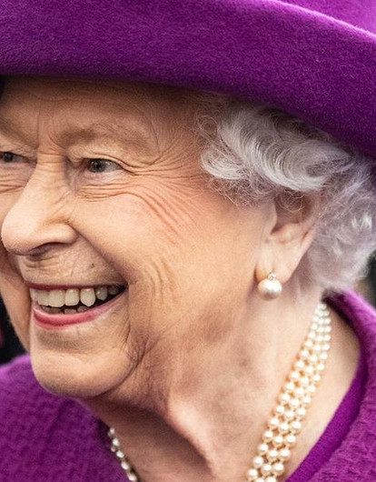 «Поддерживаем желание Гарри и Меган начать новую жизнь»: Елизавета II выступила с официальным заявлением