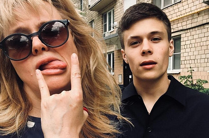 Анна Михалкова столкнулась с оскорблениями и угрозами из-за выпавшей из окна модели (подруги ее сына)