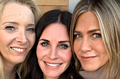 «Девушки напротив»: Дженнифер Энистон, Кортни Кокс и Лиза Кудроу передали привет фанатам