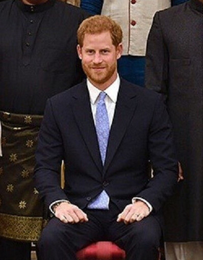 Меган Маркл запретили общаться с Елизаветой II во время семейного совета (боятся, что проболтается)