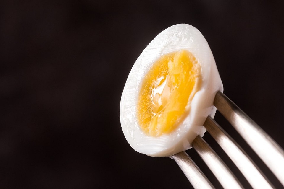 В кастрюле, на пару и в микроволновке: как правильно варить перепелиные яйца