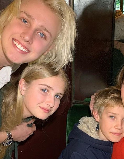 «Instagram против реальности»: Наталья Водянова опубликовала контрастные фото с сыном