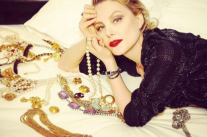 Дорожники подали в суд на попавшую под машину Ренату Литвинову