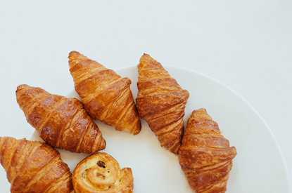 Как сделать слоеное тесто в домашних условиях: 3 простых рецепта и 6 вариантов вкусной выпечки