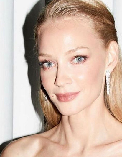 «Летать невредно»: Светлана Ходченкова показала трюк на пилоне (тело мечты)