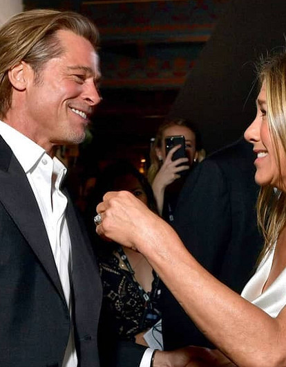 Брэд Питт и Дженнифер Энистон воссоединились за кулисами кинопремии (видео)