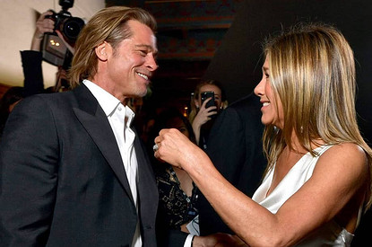 Брэд Питт и Дженнифер Энистон воссоединились за кулисами кинопремии (видео)