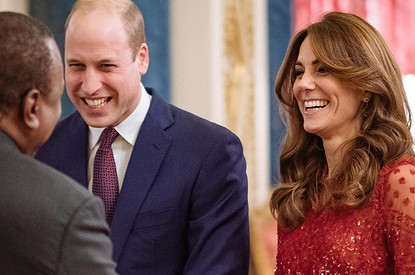 Кейт Миддлтон в красном блестящем платье приковала к себе взгляды гостей королевы Елизаветы II