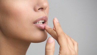 Обветренные губы: 5 факторов, которые усугубляют сухость, и способы с ними бороться