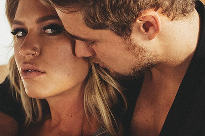 Риту Дакоту засняли с новым парнем на Бали