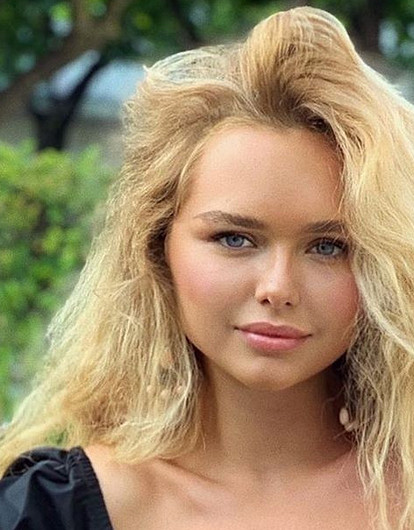 Стеша Маликова показала семейные кадры в честь дня рождения брата (видео)