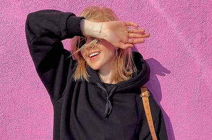 Как стать звездой клипа Юлианны Карауловой (спойлер - нужно принять участие в челлендже Tik Tok)