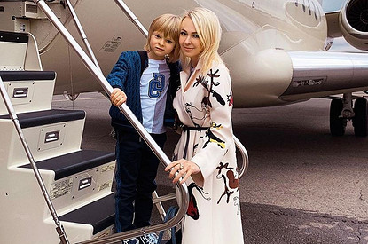 Яна Рудковская попыталась защитить мужа и сына от коронавируса в Японии