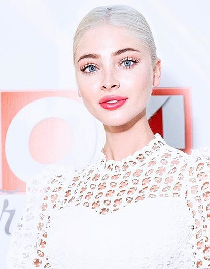 Алена Шишкова сделала себе розовый ирокез (видео)