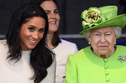 Елизавета II предлагала принцу Гарри и Меган Маркл отказаться от титулов до свадьбы