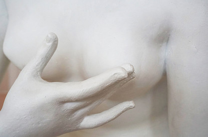 Почему болит грудь перед месячными