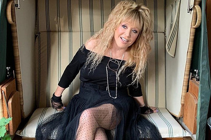 Помолодевшая Алла Пугачева отпраздновала китайский Новый год с другом