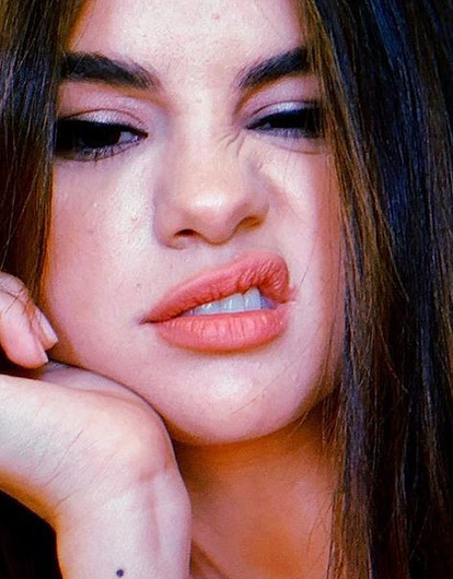 «Я была жертвой»: Селена Гомес презентовала свой альбом, посвященный отношениям с Бибером (видео)