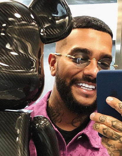 «Мексиканец»: Тимати поделился брутальным фото c тремя доберманами