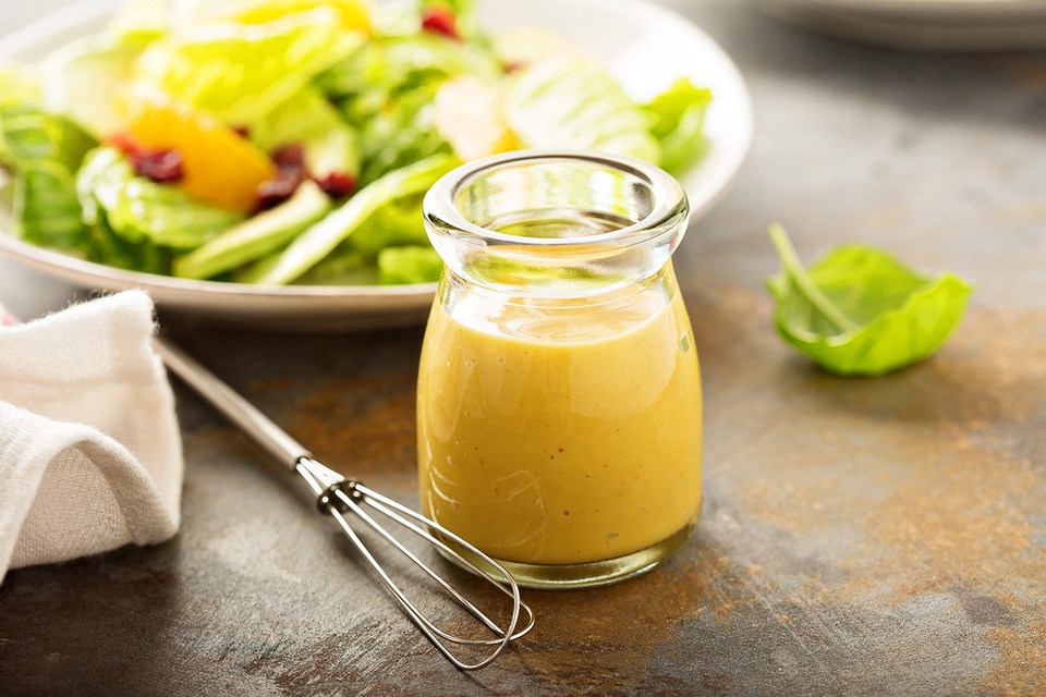 С лимоном, йогуртом и красным перцем: 9 рецептов вкусных заправок с горчицей для салата