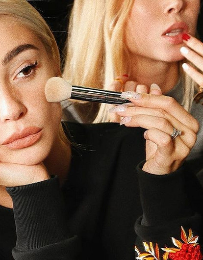 «Бесполезный мусор»: Настя Ивлеева оскорбила своих подписчиков за их «тупые вопросы»