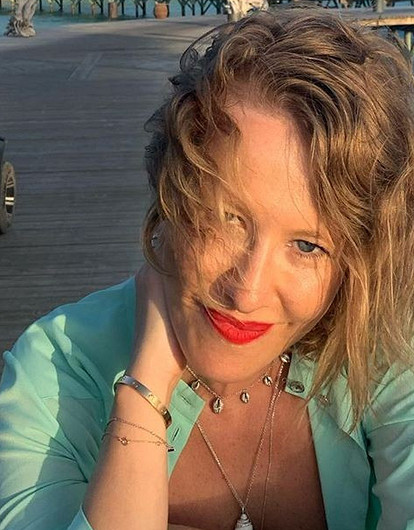 Ксения Собчак призналась в любви Богомолову, лежа в гамаке (видео)