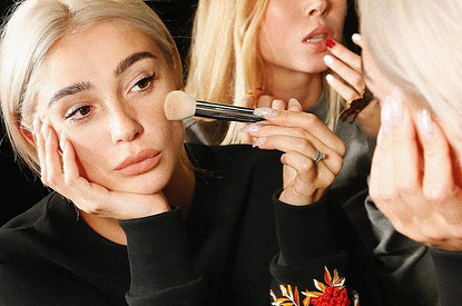 «Бесполезный мусор»: Настя Ивлеева оскорбила своих подписчиков за их «тупые вопросы»