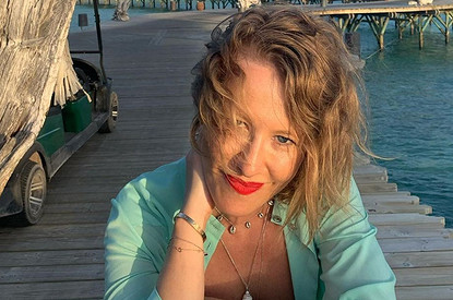 Ксения Собчак призналась в любви Богомолову, лежа в гамаке (видео)