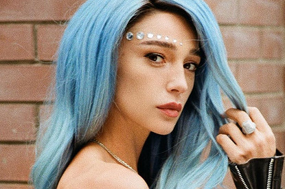 Настя Ивлеева удивила фанатов сходством с Моникой Беллуччи (и до черного парика добралась)