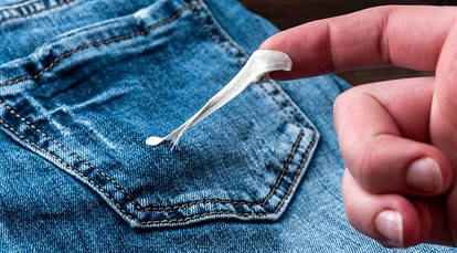 Как убрать жвачку с одежды: чем удалить?