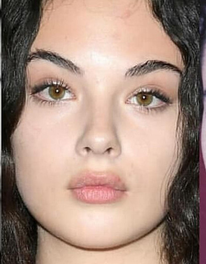 15-летняя дочь Моники Беллуччи и Венсана Касселя дебютировала в рекламе модного бренда