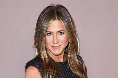 Дженнифер Энистон посмеялась над шуткой Брэда Питта о возлюбленной на «Золотом глобусе»