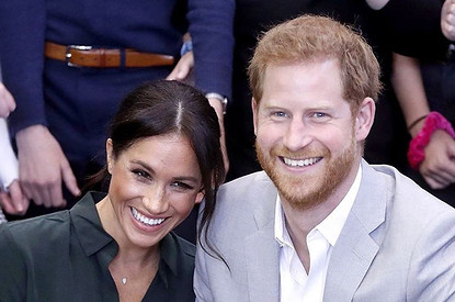 Меган Маркл и принц Гарри впервые вышли в свет после двух месяцев перерыва (видео)