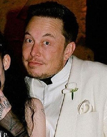 Возлюбленная Илона Маска намекнула на беременность провокационным фото