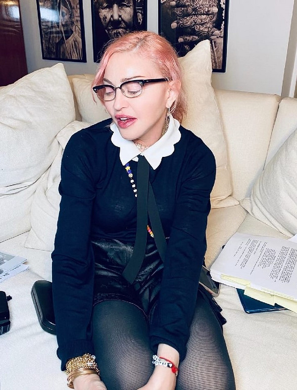 Мадонна кардинально сменила имидж (теперь ее волосы розовые)