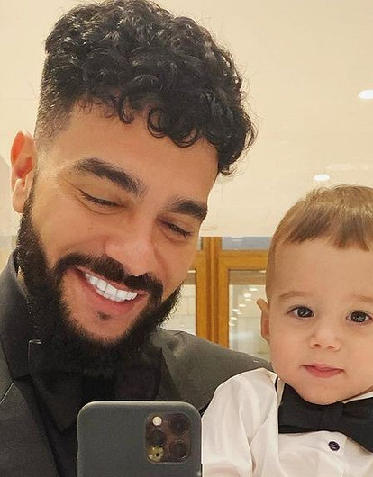 «Впереди целая жизнь»: Тимати поздравил сына с первым днем рождения