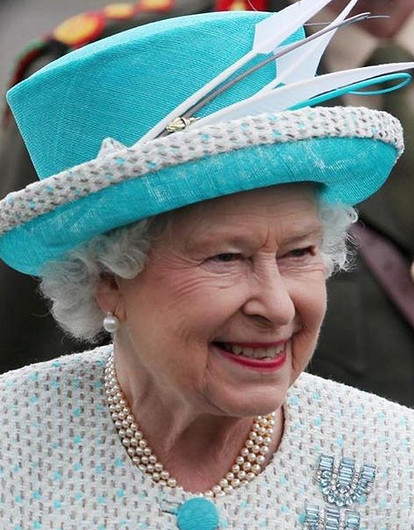 Елизавета II впервые после начала пандемии появилась на публике и возмутила общественность