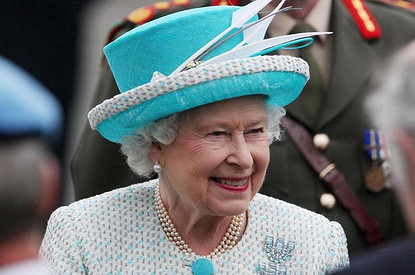 Елизавета II впервые после начала пандемии появилась на публике и возмутила общественность