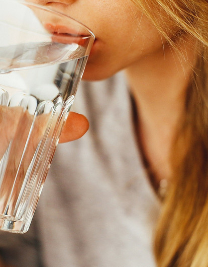 Можно ли пить воду, чтобы есть меньше