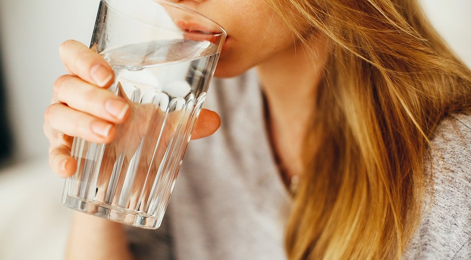 Можно ли пить воду, чтобы есть меньше