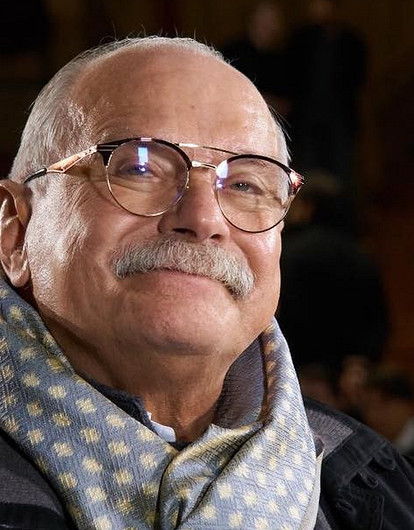 Владимир Путин присвоил Никите Михалкову звание Героя труда в его день рождения