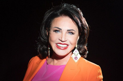 Надежда Бабкина без макияжа показала на одном фото 40-летнего возлюбленного и 45-летнего сына